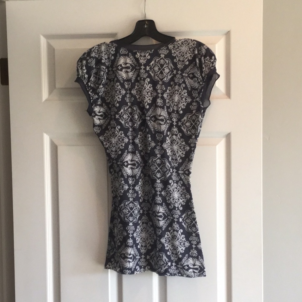 Top - Picture 2 of 2